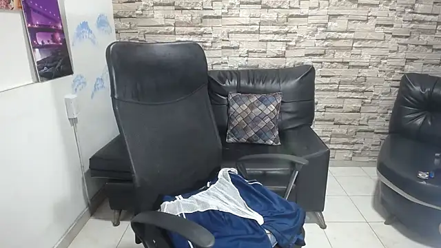 Snapshot of Heidy_Sumers chatting on September 8, 2025, 5:23 pm Heidy Sumers online show from September 8, 2025, 5:23 pm