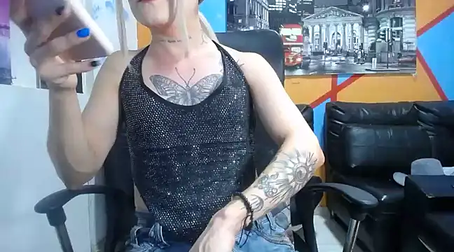 Snapshot of Heidy_Sumers chatting on February 22, 2025, 8:42 pm Heidy Sumers online show from February 22, 2025, 8:42 pm