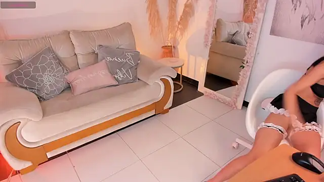 Snapshot of Misslinda_ chatting on November 22, 2025, 8:18 pm Misslinda online show from November 22, 2025, 8:18 pm