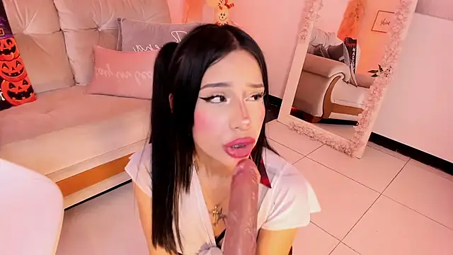 Snapshot of Misslinda_ chatting on October 23, 2025, 8:18 pm Misslinda online show from October 23, 2025, 8:18 pm