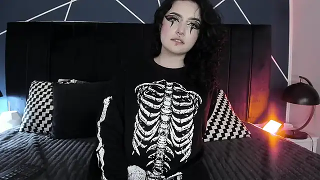 Adeelinee online show from March 18, 2025, 10:48 pm