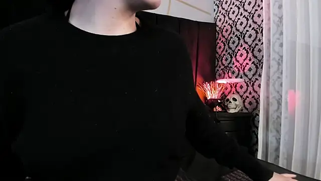 Adeelinee online show from October 3, 2025, 8:10 pm