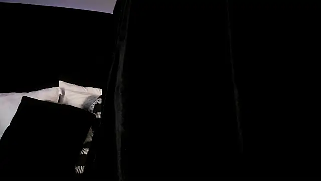 Adeelinee online show from February 11, 2026, 8:09 pm