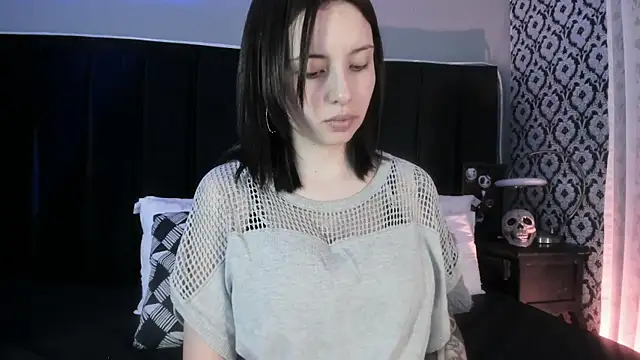 Adeelinee online show from March 26, 2026, 8:07 pm