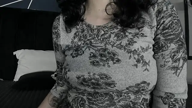 Adeelinee online show from March 6, 2025, 7:43 pm