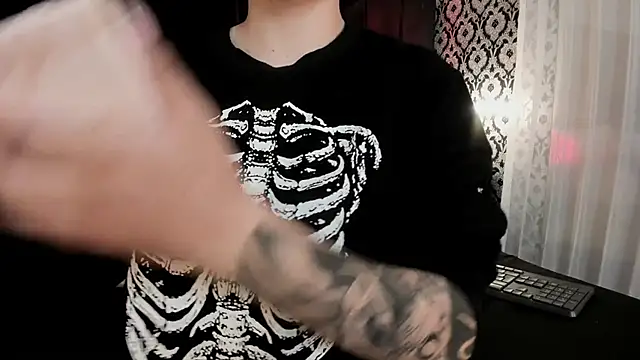 Adeelinee online show from September 12, 2025, 8:08 pm