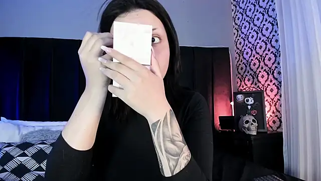 Adeelinee online show from April 20, 2026, 7:59 pm