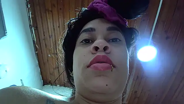 Snapshot of white_sexy_ chatting on October 18, 2025, 11:12 am white sexy online show from October 18, 2025, 11:12 am