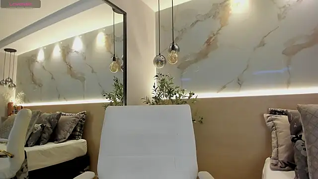 LeaThompson online show from February 24, 2025, 4:49 am