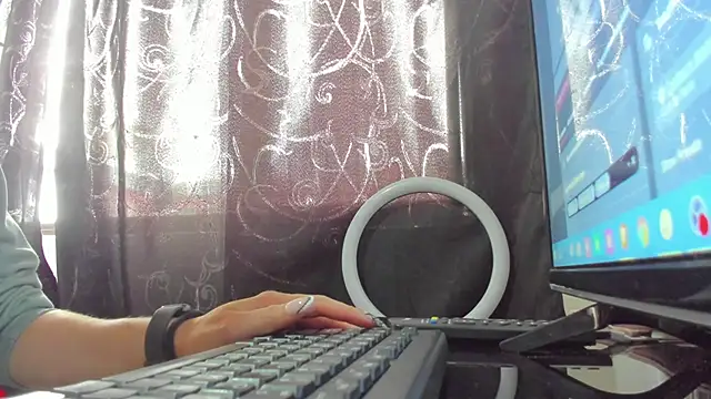 samantha  wilson online show from October 29, 2025, 2:49 pm