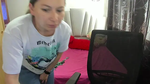 samantha  wilson online show from November 4, 2025, 2:43 pm