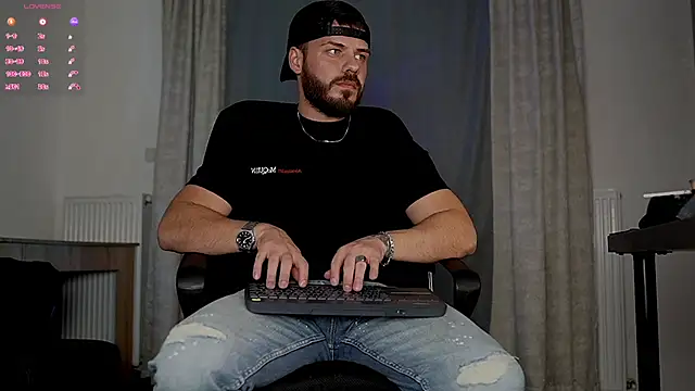 juliusmasters online show from October 27, 2025, 8:21 pm