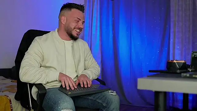 juliusmasters online show from March 9, 2025, 8:10 pm