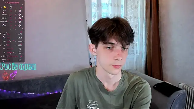 Snapshot of Aaron_Boom chatting on May 7, 2026, 3:26 pm Aaron Boom online show from May 7, 2026, 3:26 pm