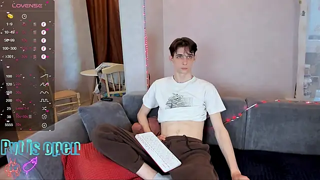 Snapshot of Aaron_Boom chatting on May 13, 2026, 3:52 pm Aaron Boom online show from May 13, 2026, 3:52 pm