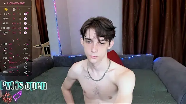 Snapshot of Aaron_Boom chatting on May 24, 2026, 10:20 pm Aaron Boom online show from May 24, 2026, 10:20 pm