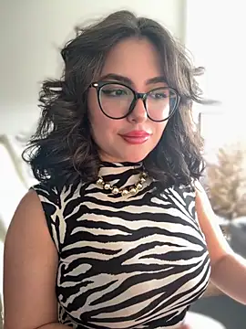 sukhakunis1 online show from September 18, 2025, 4:10 pm