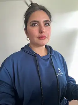 sukhakunis1 online show from November 10, 2025, 3:28 pm