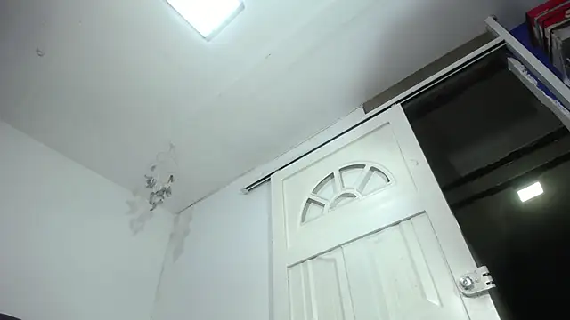 Squirter pussybomb online show from May 23, 2026, 11:59 pm