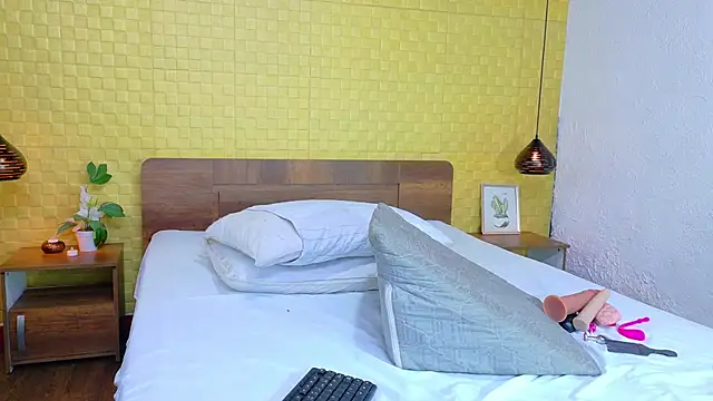 Snapshot of Squirter_pussybomb chatting on February 13, 2025, 3:39 am Squirter pussybomb online show from February 13, 2025, 3:39 am