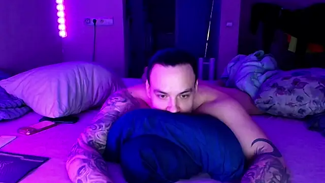 Snapshot of baphomet_from_ice chatting on April 16, 2026, 1:23 pm baphomet from ice online show from April 16, 2026, 1:23 pm