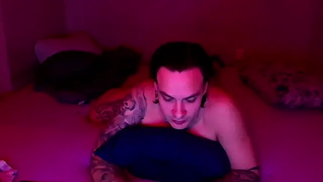 Snapshot of baphomet_from_ice chatting on November 19, 2025, 2:50 pm baphomet from ice online show from November 19, 2025, 2:50 pm