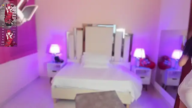 lauramartin1 online show from March 18, 2025, 4:18 am