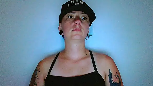 Snapshot of tomboyblue chatting on April 24, 2026, 6:54 pm tomboyblue online show from April 24, 2026, 6:54 pm