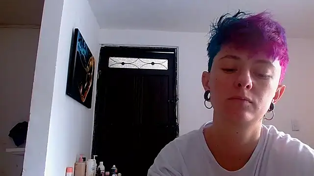 Snapshot of tomboyblue chatting on May 19, 2026, 7:10 pm tomboyblue online show from May 19, 2026, 7:10 pm