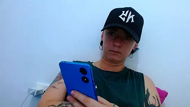 Snapshot of tomboyblue chatting on April 21, 2026, 7:42 pm tomboyblue online show from April 21, 2026, 7:42 pm