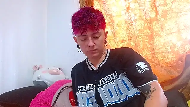 Snapshot of tomboyblue chatting on May 17, 2026, 5:46 pm tomboyblue online show from May 17, 2026, 5:46 pm