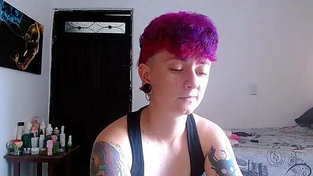 Snapshot of tomboyblue chatting on May 14, 2026, 7:44 pm tomboyblue online show from May 14, 2026, 7:44 pm