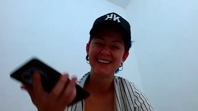 Snapshot of tomboyblue chatting on March 19, 2026, 3:23 pm tomboyblue online show from March 19, 2026, 3:23 pm