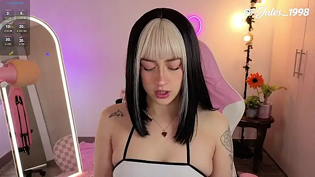 violet ch online show from May 14, 2026, 6:49 pm