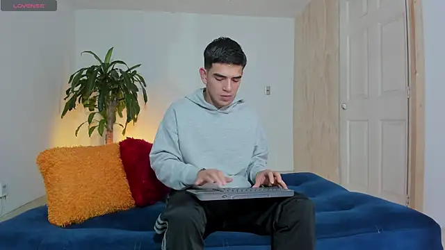 Snapshot of Ares_Johnson chatting on November 3, 2025, 3:15 pm Ares Johnson online show from November 3, 2025, 3:15 pm