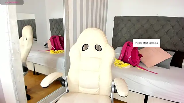 rebeca cortez  online show from March 3, 2025, 3:49 am