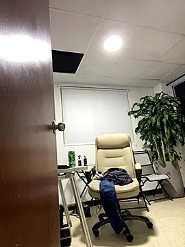 DanielGomez9 online show from October 30, 2025, 1:04 am