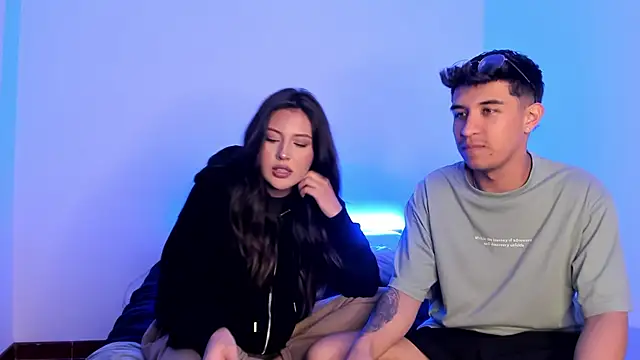 Snapshot of BradLovEmma_ chatting on February 8, 2025, 11:13 pm BradLovEmma online show from February 8, 2025, 11:13 pm