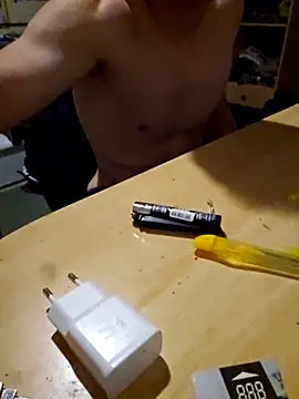 v4Tomasgrau9 online show from April 9, 2026, 10:27 pm