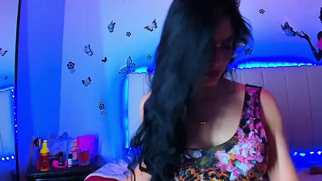 Snapshot of caro_lyne_ chatting on February 17, 2026, 4:15 pm caro lyne online show from February 17, 2026, 4:15 pm