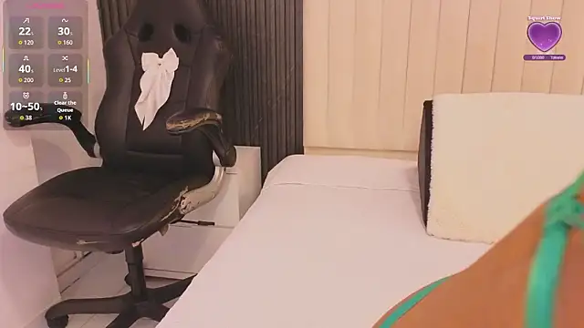 Madiee Rhea online show from March 17, 2026, 7:39 pm