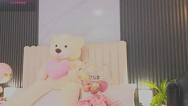 Snapshot of Madiee_Rhea chatting on May 29, 2026, 7:53 pm Madiee Rhea online show from May 29, 2026, 7:53 pm