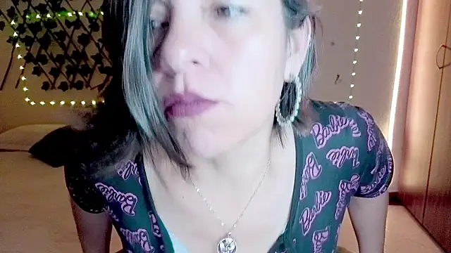 Lady breaks hearts online show from December 17, 2025, 11:59 am