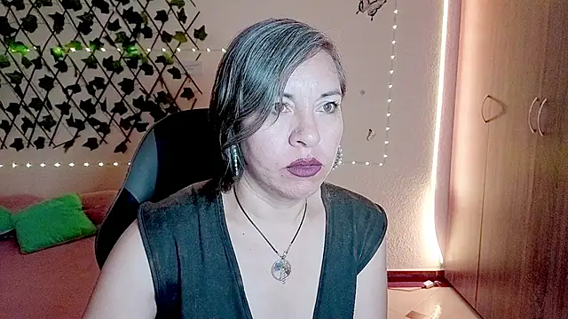 Lady breaks hearts online show from December 1, 2025, 10:27 am