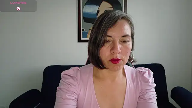 Lady breaks hearts online show from December 4, 2025, 10:31 pm