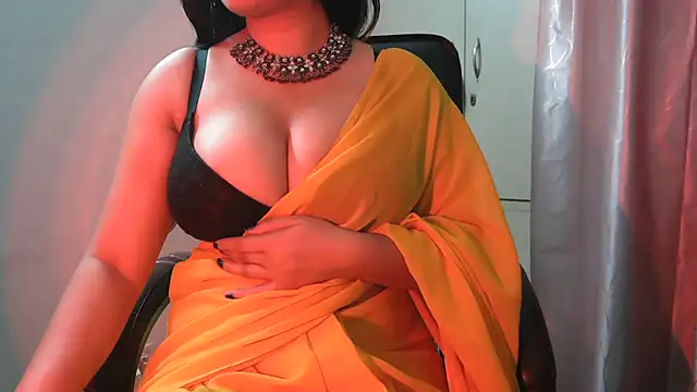 urvashihott online show from May 17, 2026, 3:01 pm