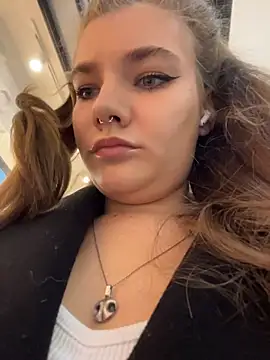 Snapshot of Holy_Tereza chatting on May 26, 2026, 3:21 pm Holy Tereza online show from May 26, 2026, 3:21 pm