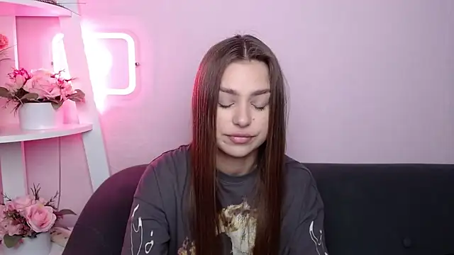 MilanaAngelAs online show from April 21, 2026, 4:52 am