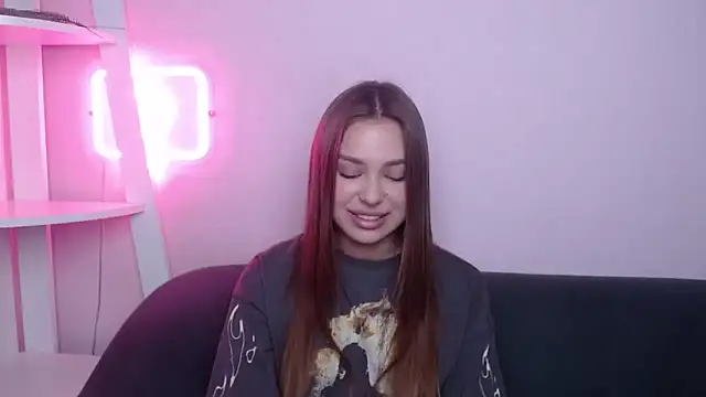 MilanaAngelAs online show from April 7, 2026, 7:37 pm