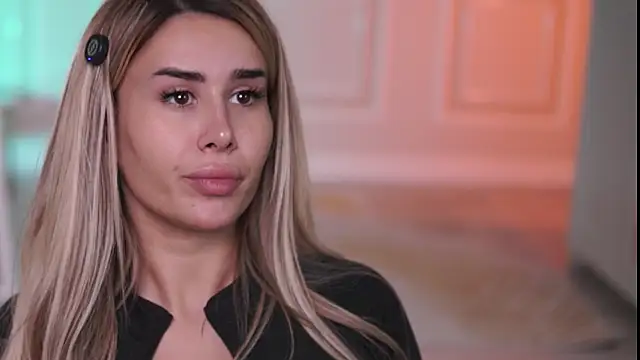 EvaZane online show from November 25, 2025, 9:37 pm